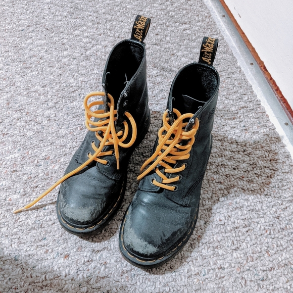 dr martens 1460 soft leather
